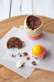 Chocolate soft-boiled egg filled with praline (120g)